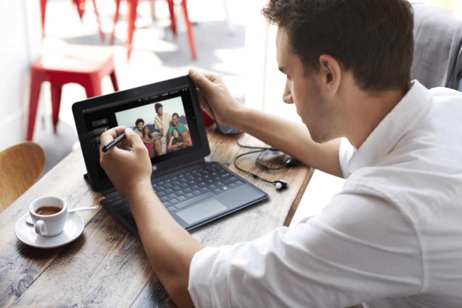 Teilnehmende im Gruppenunterricht bei Solunarevix